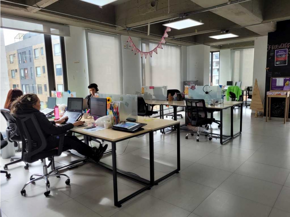 ARRIENDO OFICINA CHICO DE 134M CERCA AL PARQUE 93