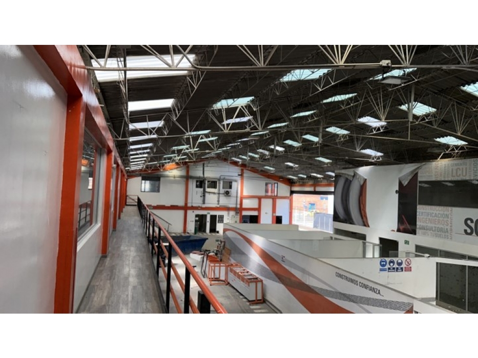 BODEGA EN VENTA EN FONTIBON  2.195 M2