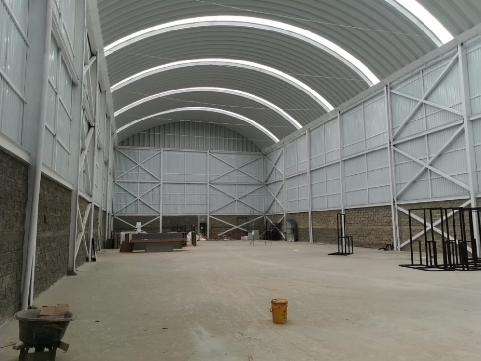 BODEGA EN VENTA EN SIBERIA 2.642 M2