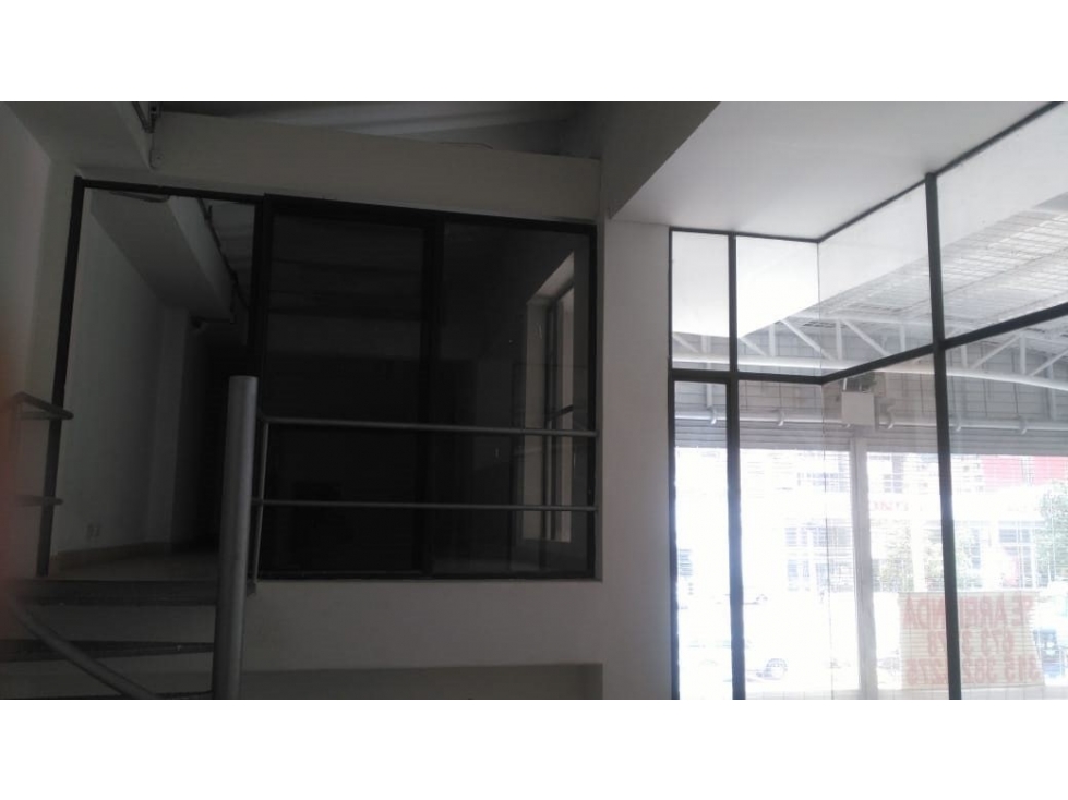 LOCAL EN ARRIENDO EN CHICO 600 m2