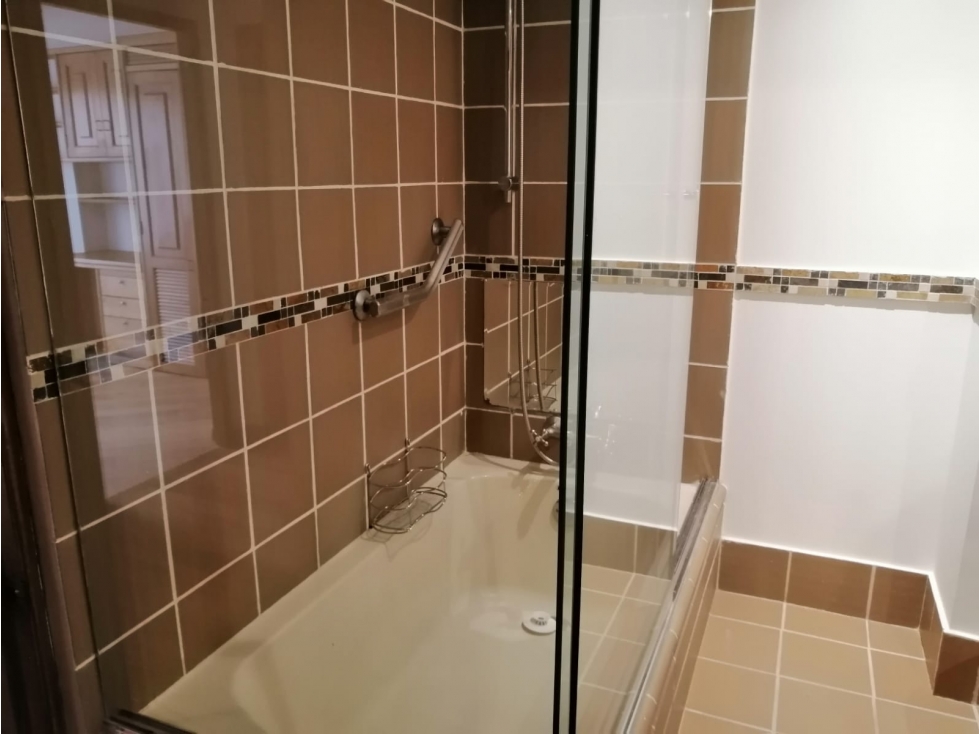 ARRIENDO APARTAMENTO, 133 METROS, CHICO NAVARRA