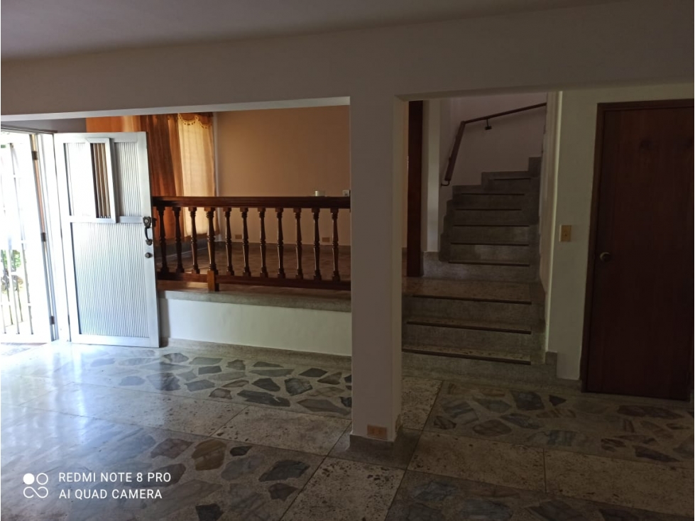 LAURELES - LA CASTELLANA CASA UNIFAMILIAR CERCA AVENIDA 80