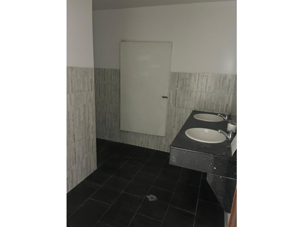 AT-LOCAL EN ARRIENDO