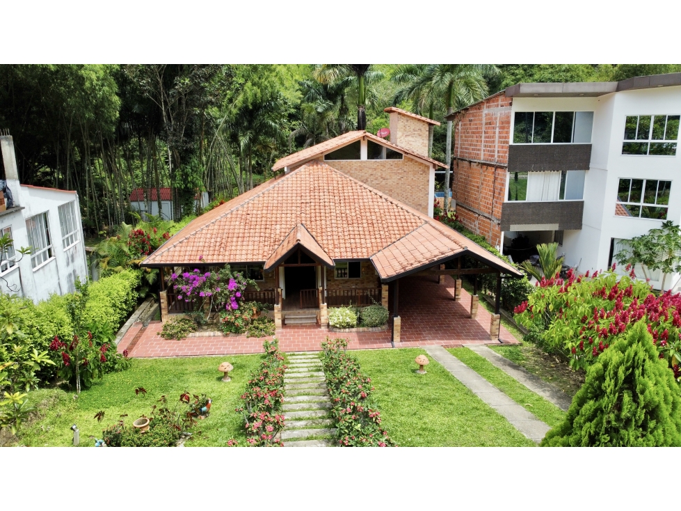 VENDO HERMOSA CASA CAMPESTRE EN RIONEGRO