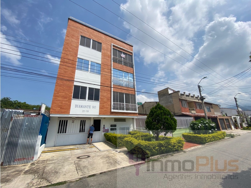 VENDO APARTAMENTO DUPLEX EN EDIFICIO DIAMANTE 90 BARRIO DIAMENTE II