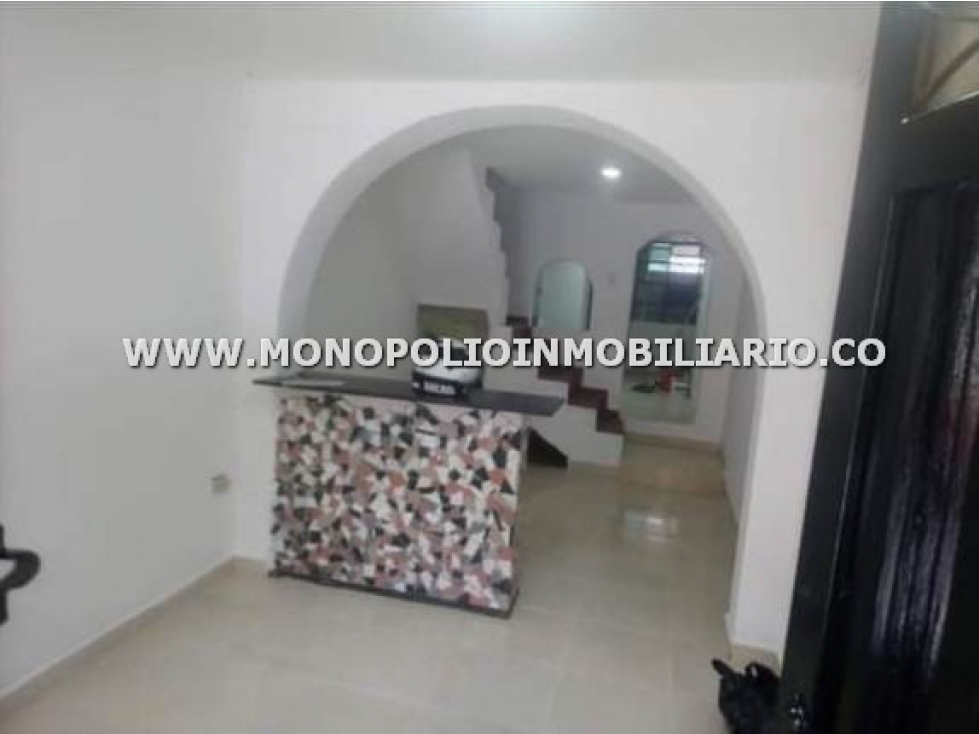 CASA BIFAMILIAR EN VENTA - SECTOR SAN PABLO, SANTA CRUZ COD: 23105