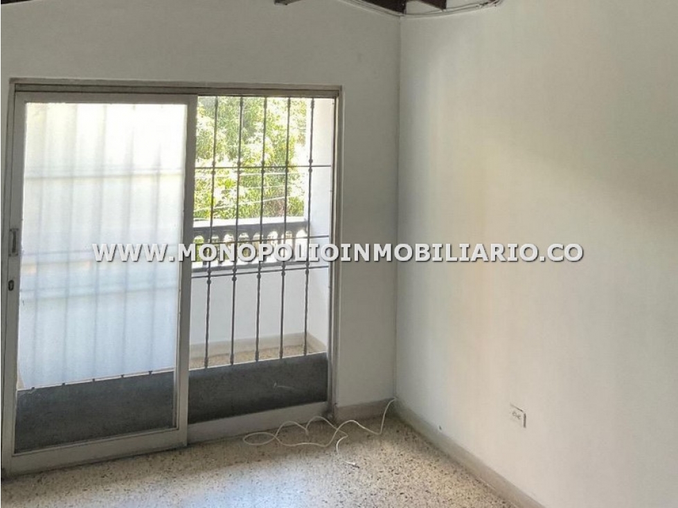 CASA UNIFAMILIA EN VENTA - SECTOR LA ALMERIA, SIMON BOLIVAR COD: 25149