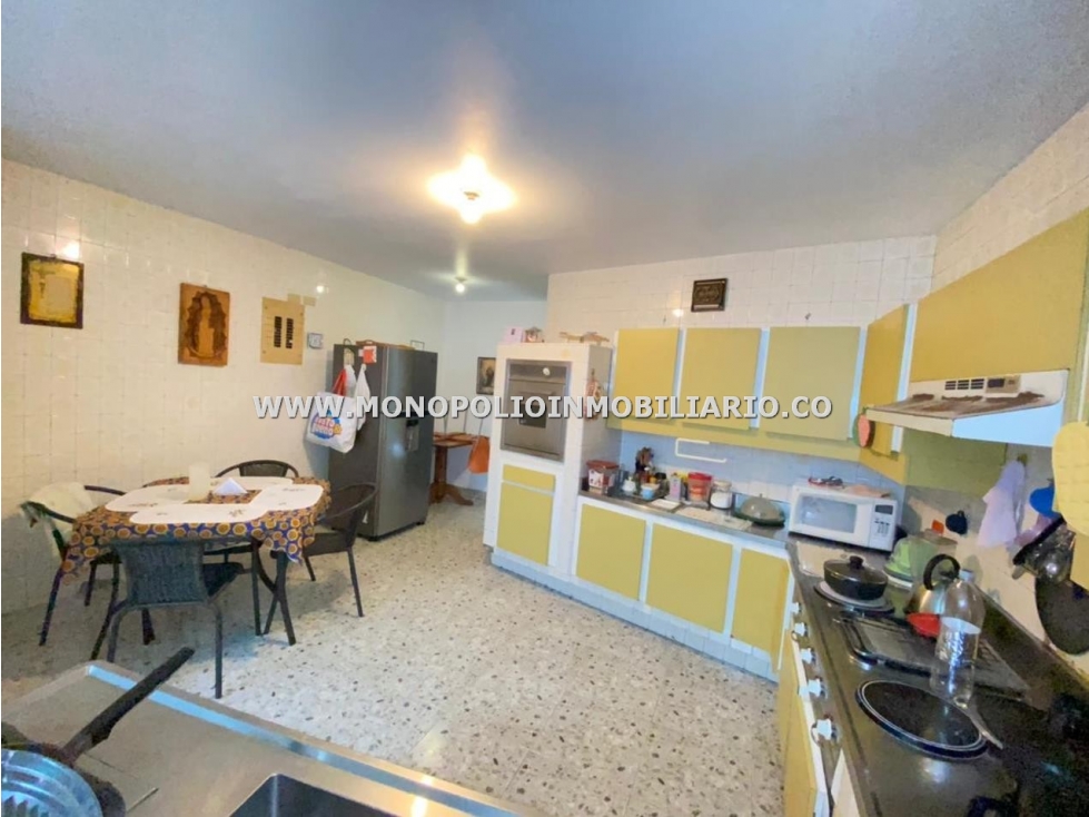 CASA BIFAMILIAR EN VENTA - SECTOR BOSTON COD: 23750