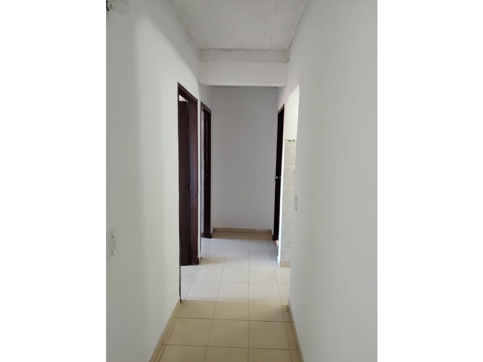 SE VENDE APARTAMENTO EN PRIMERO DE MAYO EN PISO 5 SIN ASCENSOR