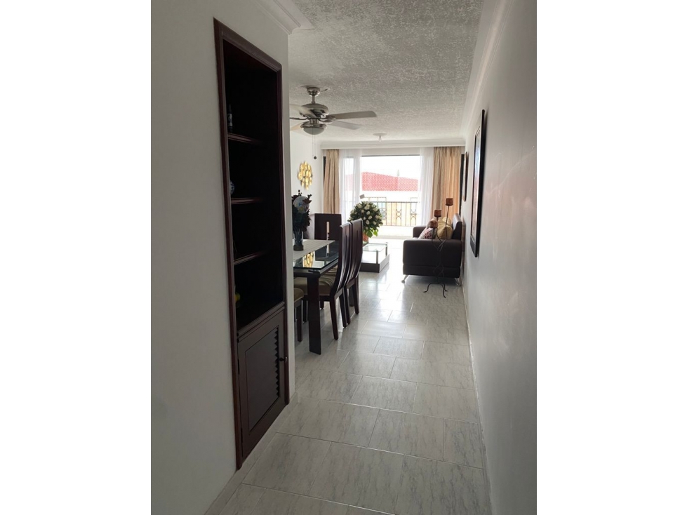 SE VENDE APARTAMENTO EN CAPRI EN EDIFICIO