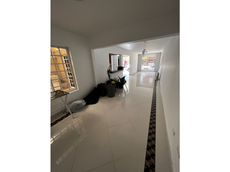 SE VENDE CASA EN UNIDAD EN MELENDEZ  DE TRES NIVELES DE 195 M2