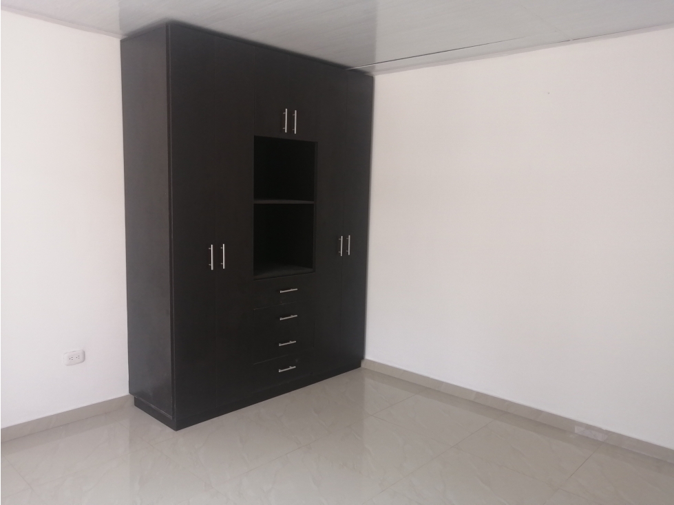 VENDO AMPLIA CASA CON RENTA BARRIO LA FRANCIA IBAGUE EA