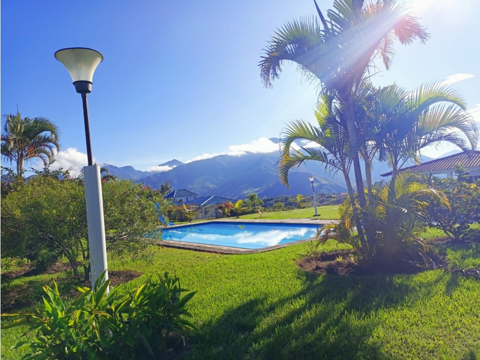 Hermosa Casa Campestre en Conjunto Cerrado Cimarrones Chachagüí - RR