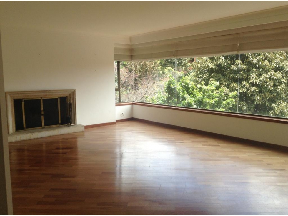 SE VENDE HERMOSO APARTAMENTO EN LOS ROSALES. A