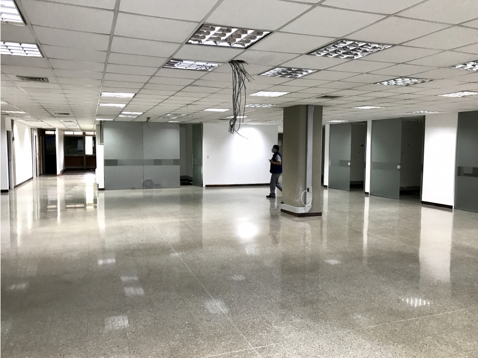 Arriendo de Oficina en La Aguacatala - Medellín