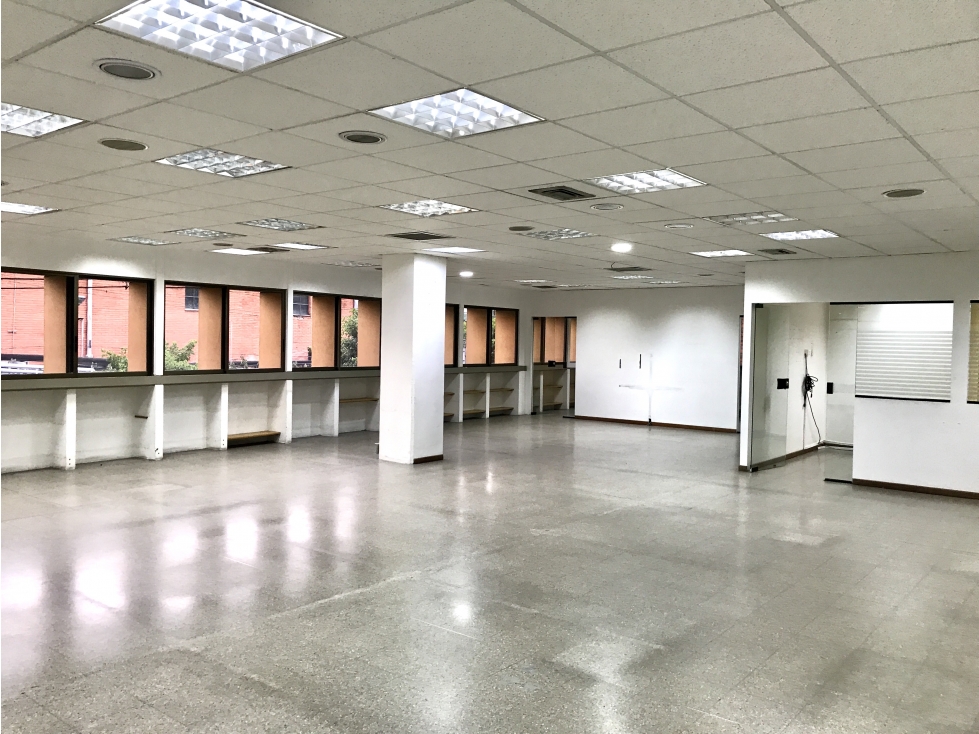 Arriendo de Oficina en La Aguacatala - Medellín