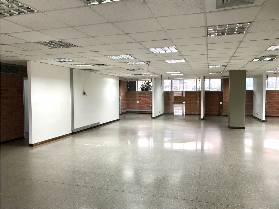 Arriendo de Oficina en La Aguacatala - Medellín