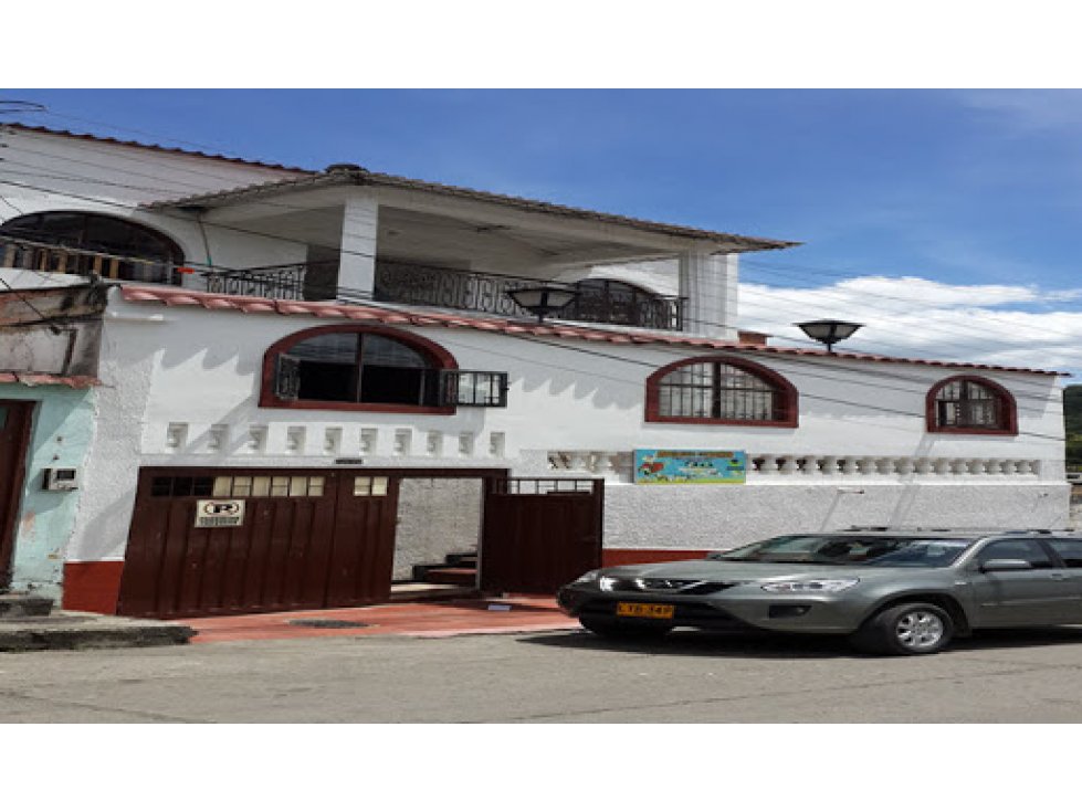 Maat vende Casa en Villeta $950 Millones.