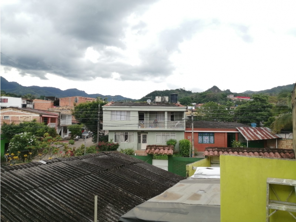 Maat vende Casa Urbana, San Rafael-Villeta 480m2 $600Millones