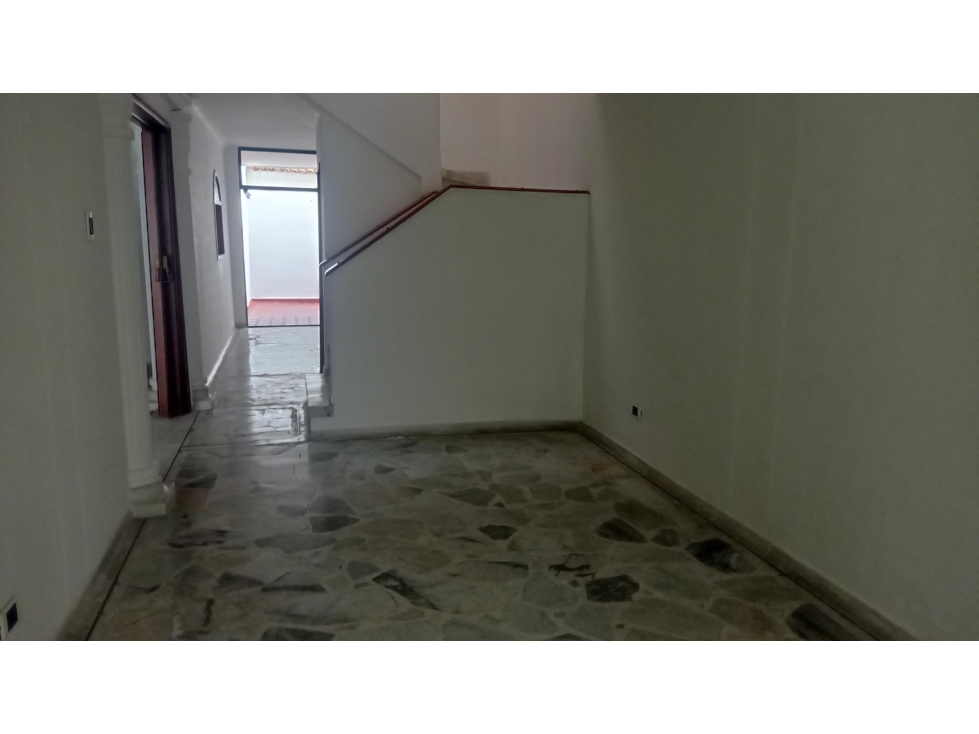 SE ARRIENDA CASA PARA OFICINA EN EL NORTE