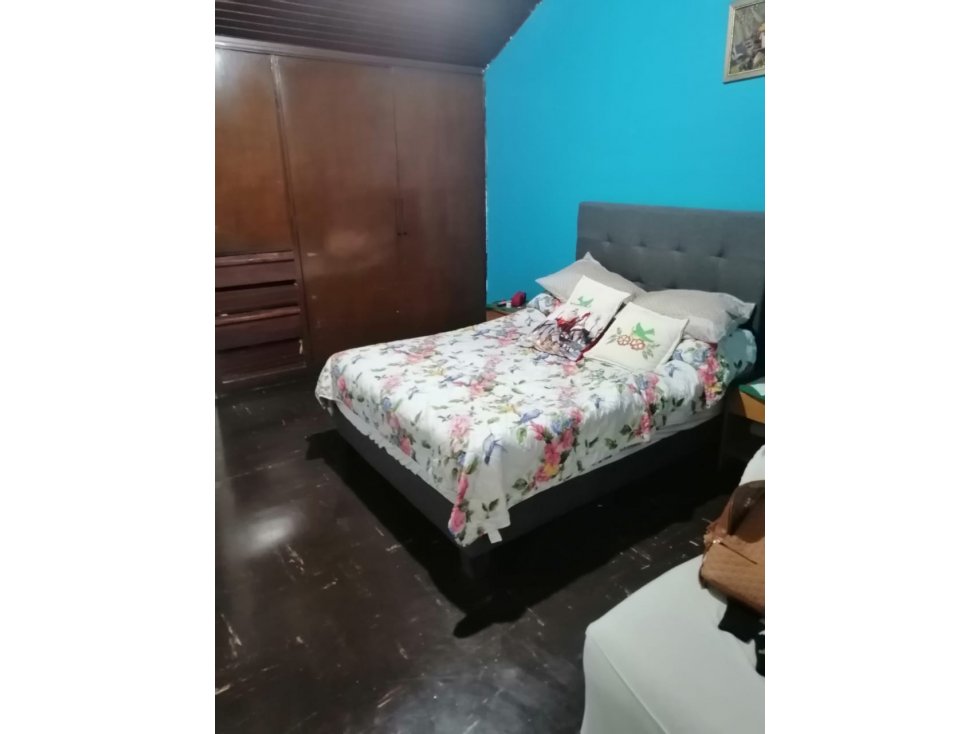 VENDO CASA  COMERCIAL EN AV. 1 DE MAYO