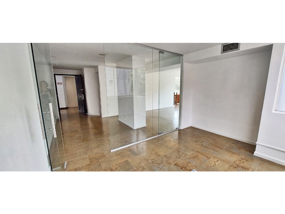 OFICINA REMODELADA PARA LA VENTA EN EL POBLADO