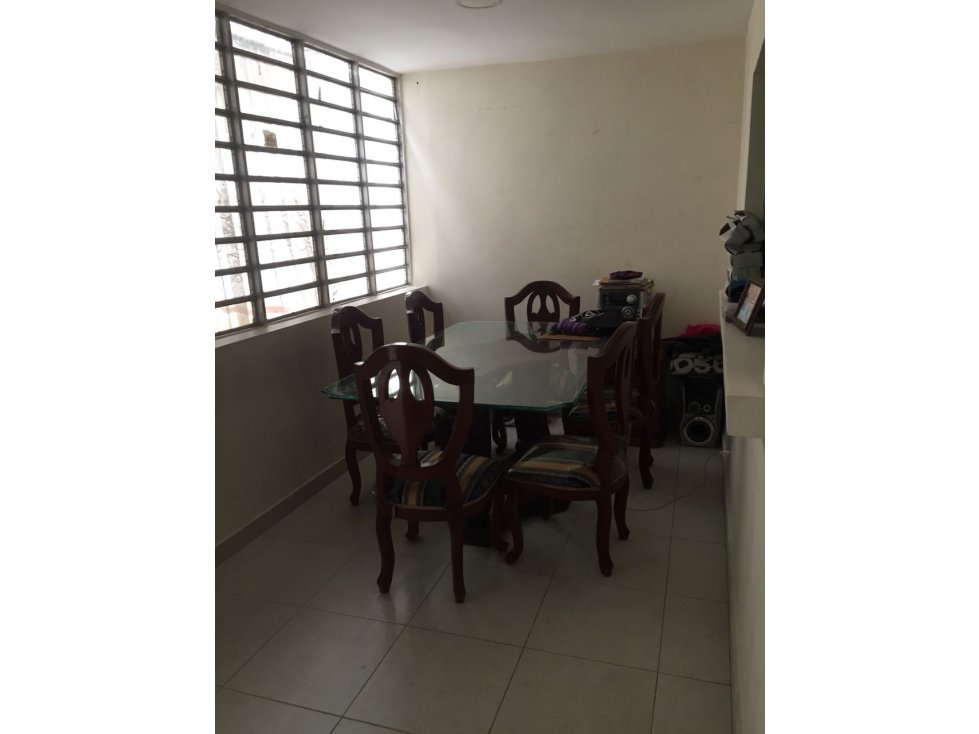 Casa con locales en venta de 180 m2 en Avenida Colombia Medellín