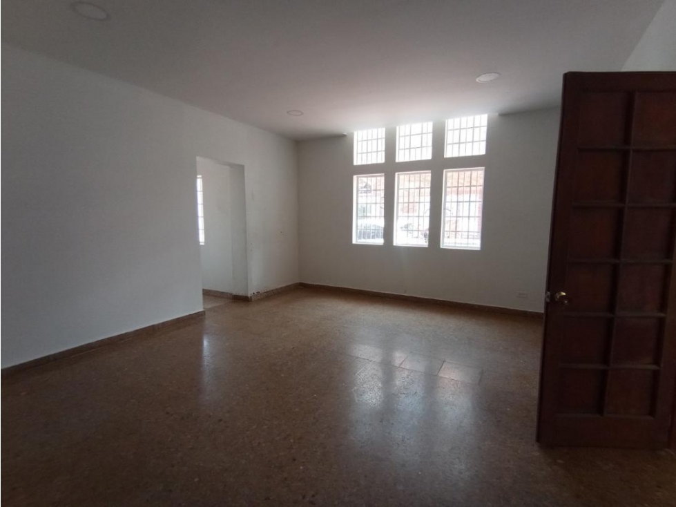 ARRIENDO LOCAL EN MARLY