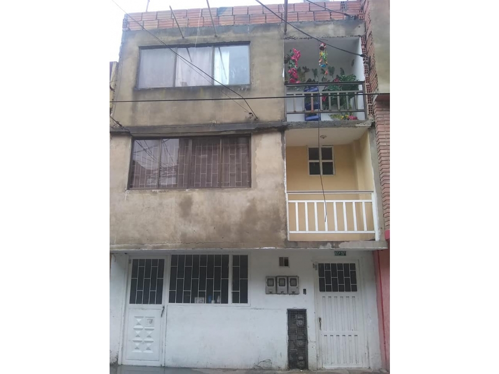 VENDO CASA EN BOSA RENTABLE CON 3 APTOS $270 MILL