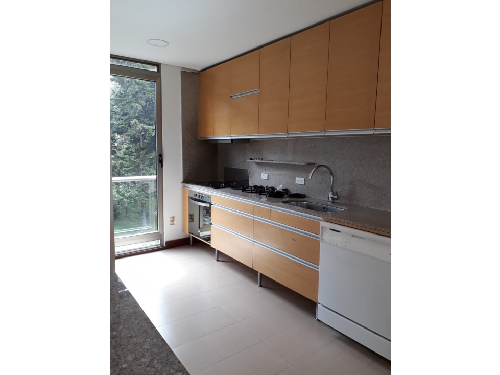 VENTA APARTAMENTO EN CHICO - PISO 6 CON BALCON - EXCELENTE UBICACIÓN