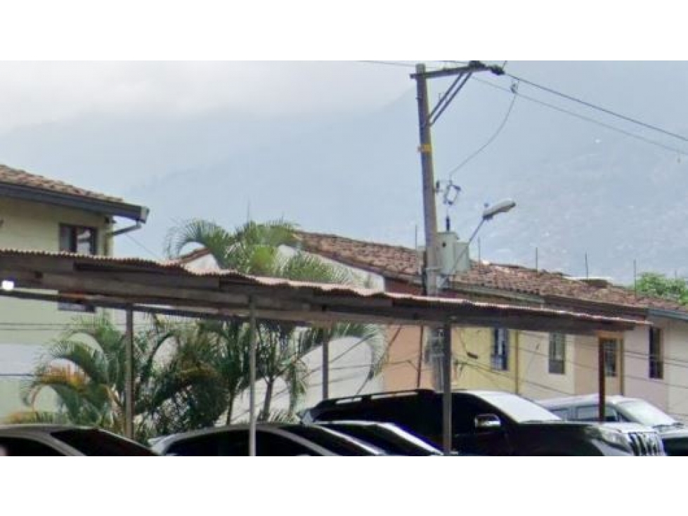 CASA  TRIFAMILIAR EN VENTA EN EL  SALVADOR MEDELLIN