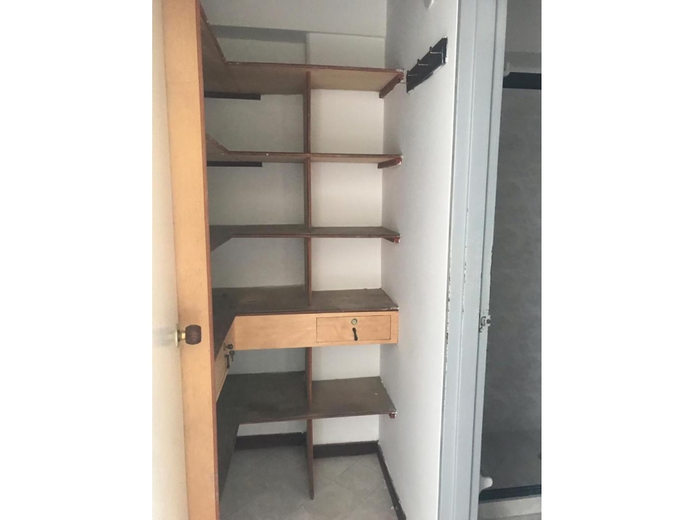 APARTAMENTO EN VENTA EN LOS COLORES ,MEDELLIN PISO 5