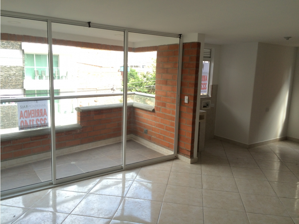 Vendo apartamento de 2 alcobas con parqueadero en Laureles