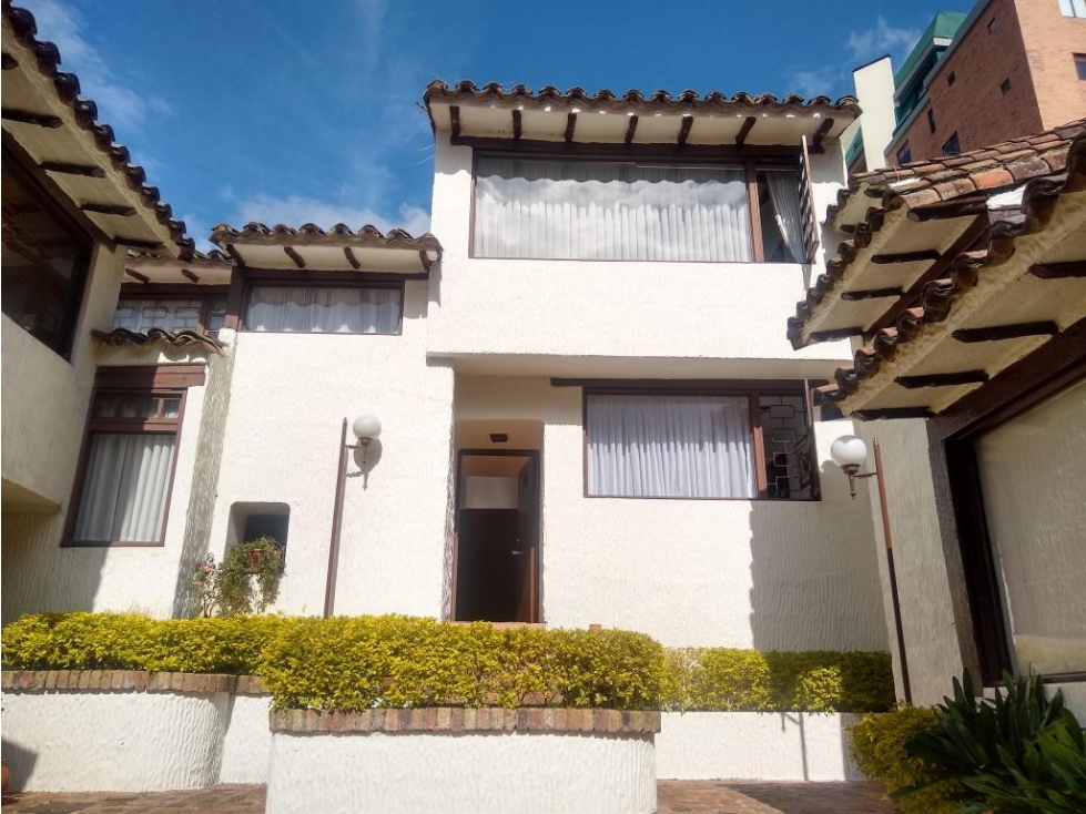 VENTA CASA  EN CONJUNTO 223M3  3H/4B/3G/1D BELLA SUIZA