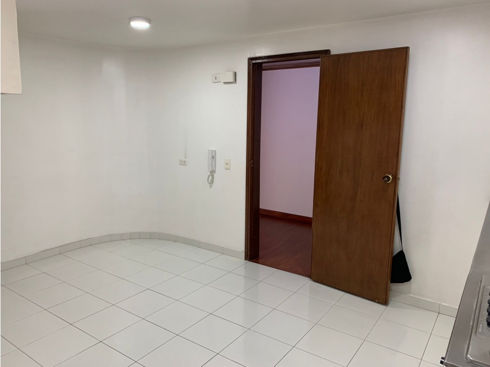 ARRIENDO APARTAMENTO CHICO RESERVADO