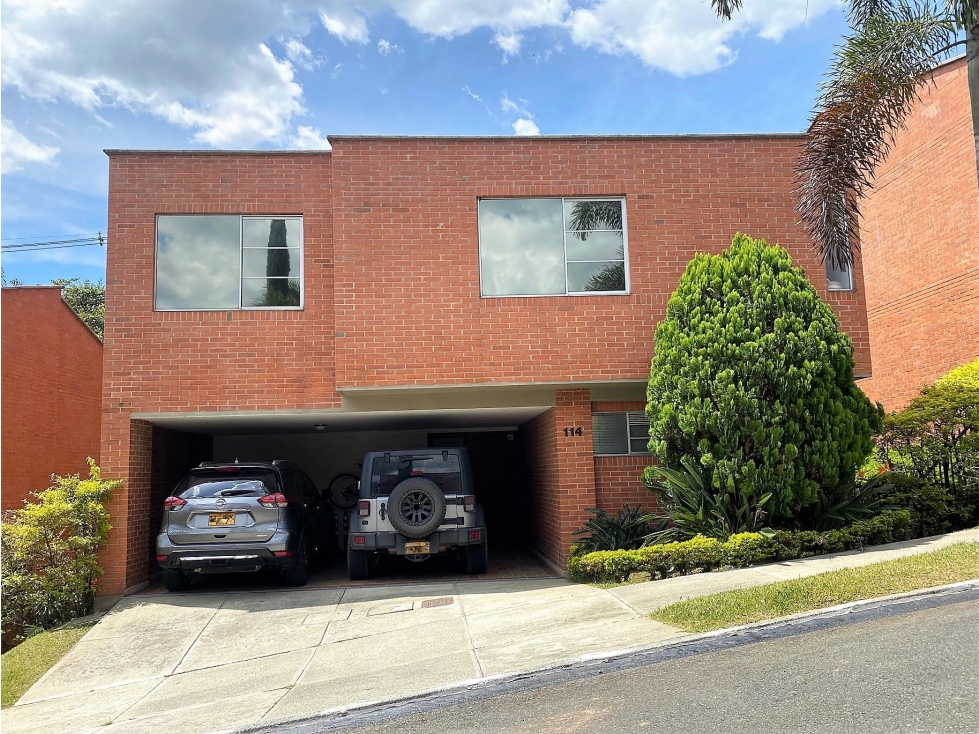 Venta casa en unidad cerrada en Envigado, Los Benedictinos