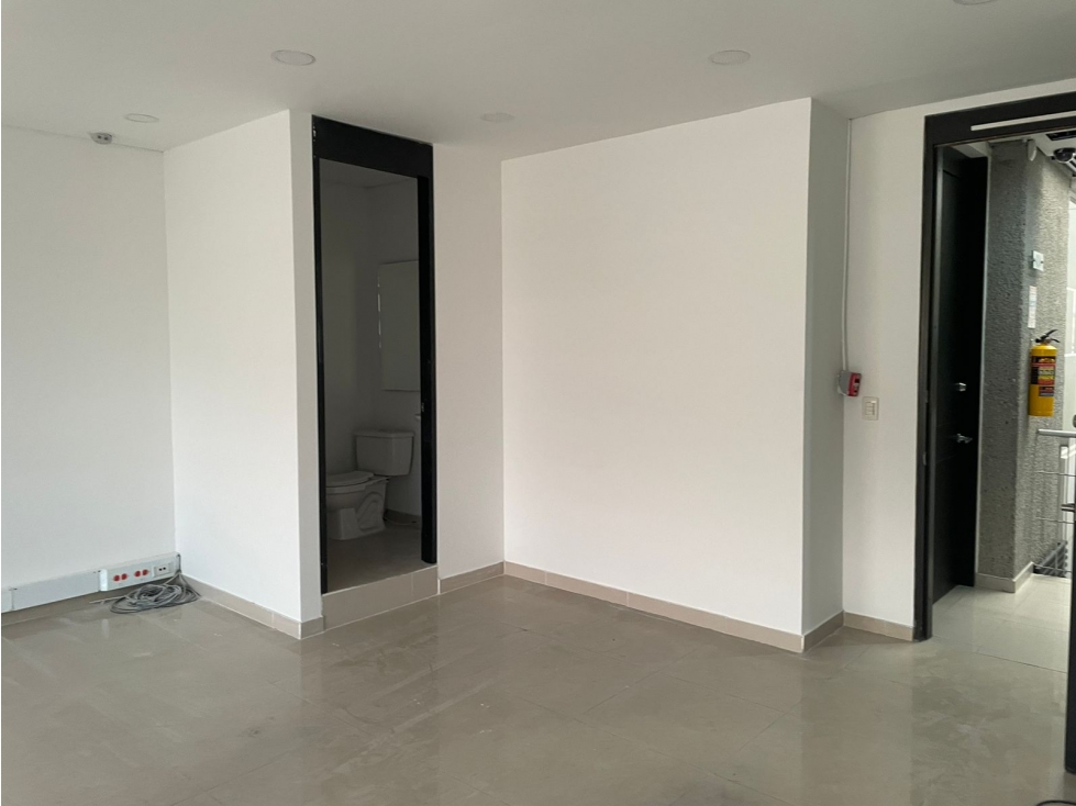 OFICINA EN VENTA o ARRIENDO EN CALLE 79A ABAJO DE LA 15