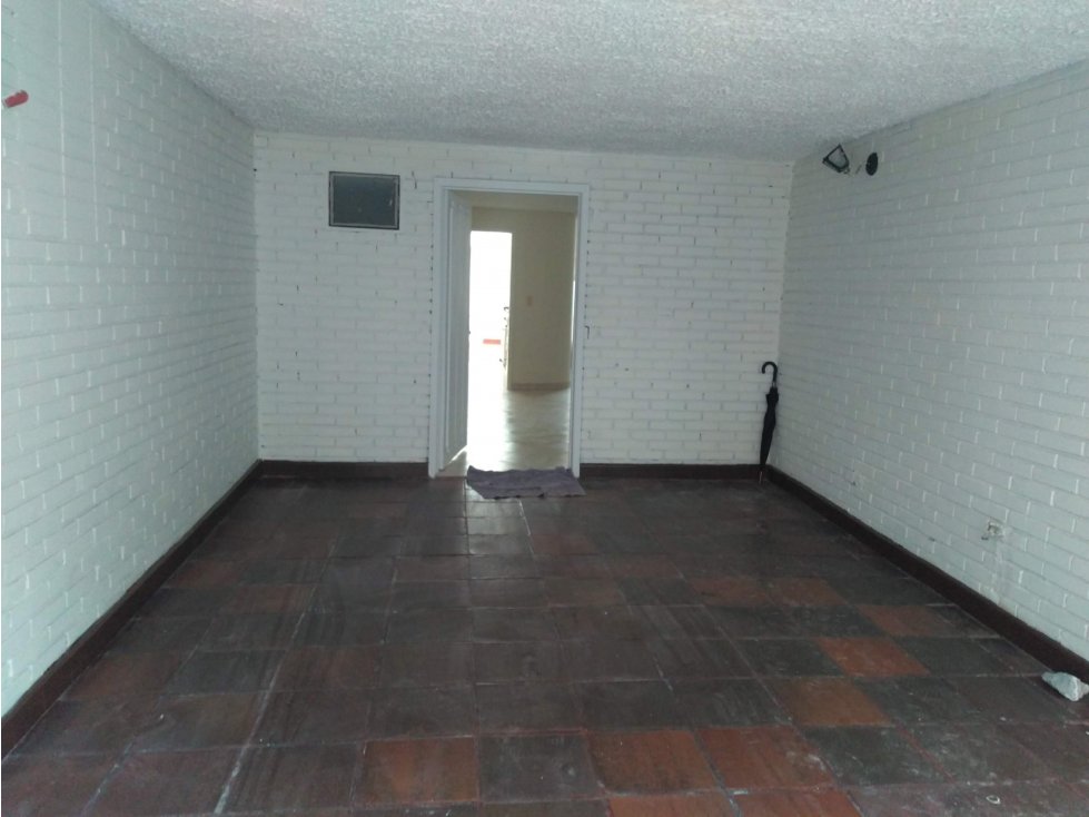 CASA VENTA EN DOS NIVELES BARRIO BATAN DE 212 M2