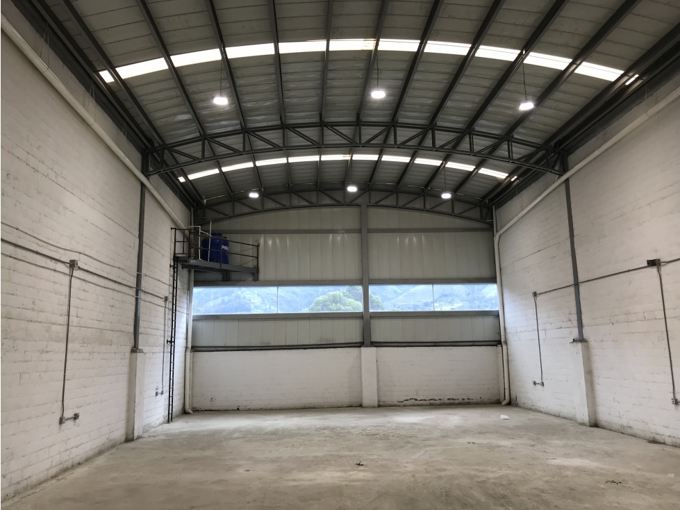 Bodega para arriendo // 350 m2 en La Estrella