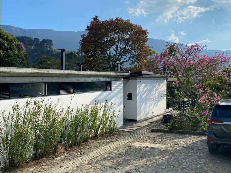 CASA EN PARCELACIÓN LOMA DEL ESCOBERO