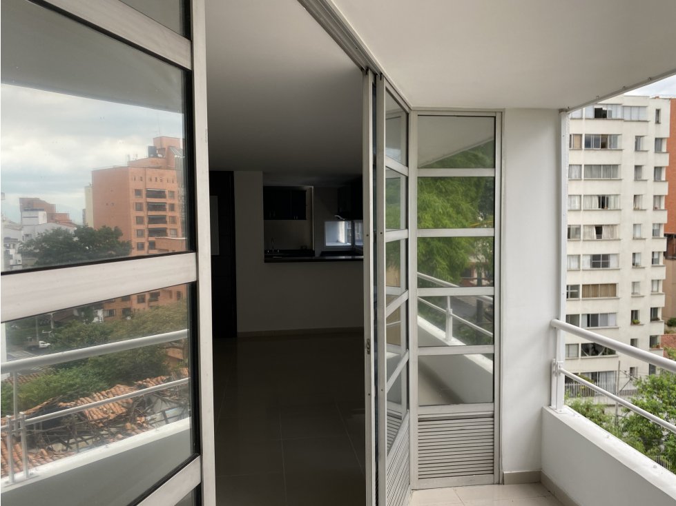 ARRIENDO   AMPLIO APARTAMENTO EN EL  OESTE