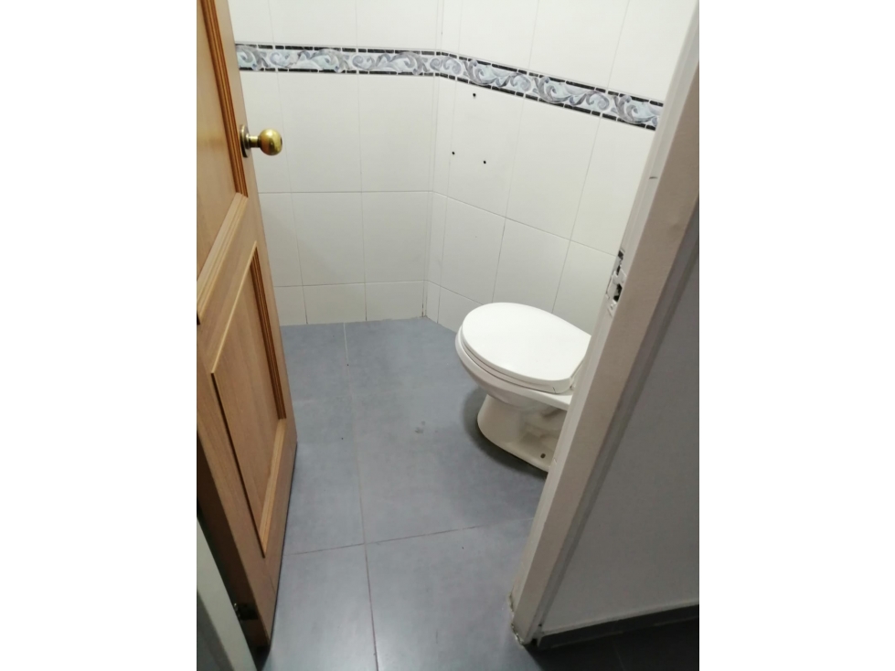 ARRIENDO AMPLIO LOCAL EN CHICO.