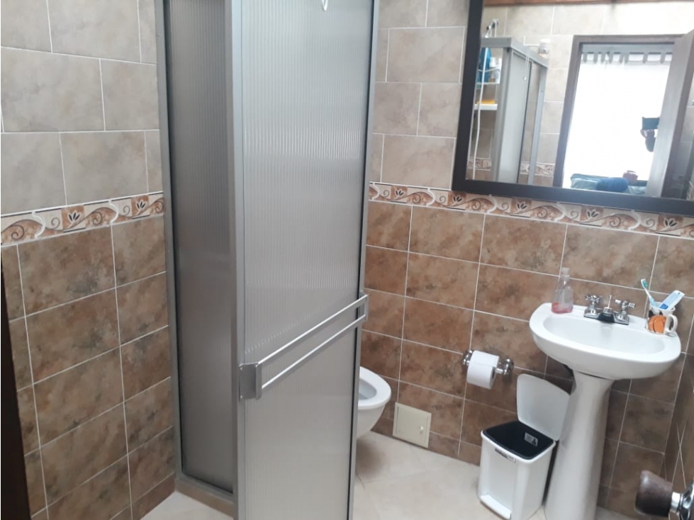 Casa esquinera en venta , sector de Palermo