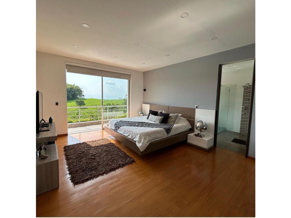 VISTAS QUE ENAMORAN: Casa de Ensueño con Acabados de lujo