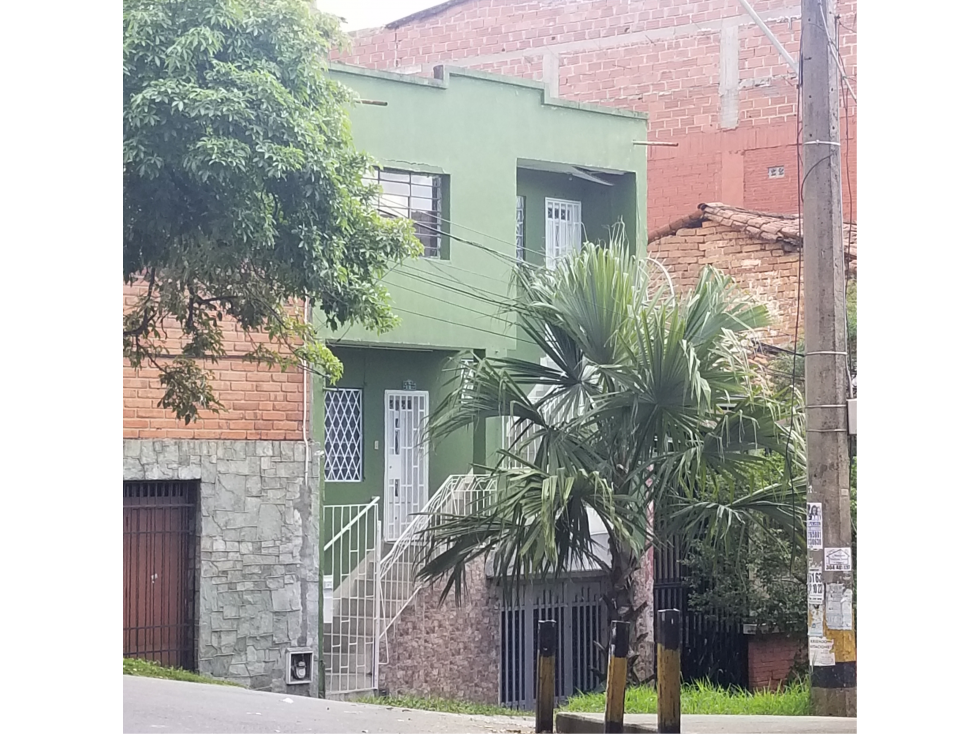 Casa amplia, prado centro, cerca al teatro
