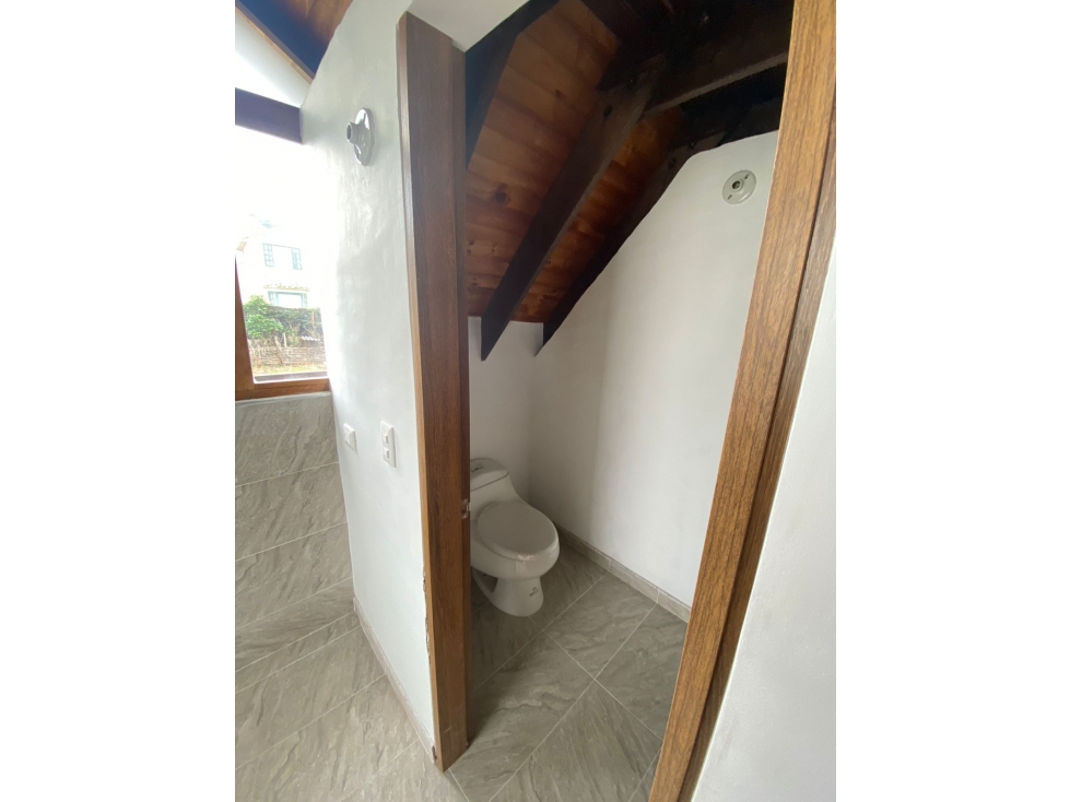 Se vende hermosa casa en Cota
