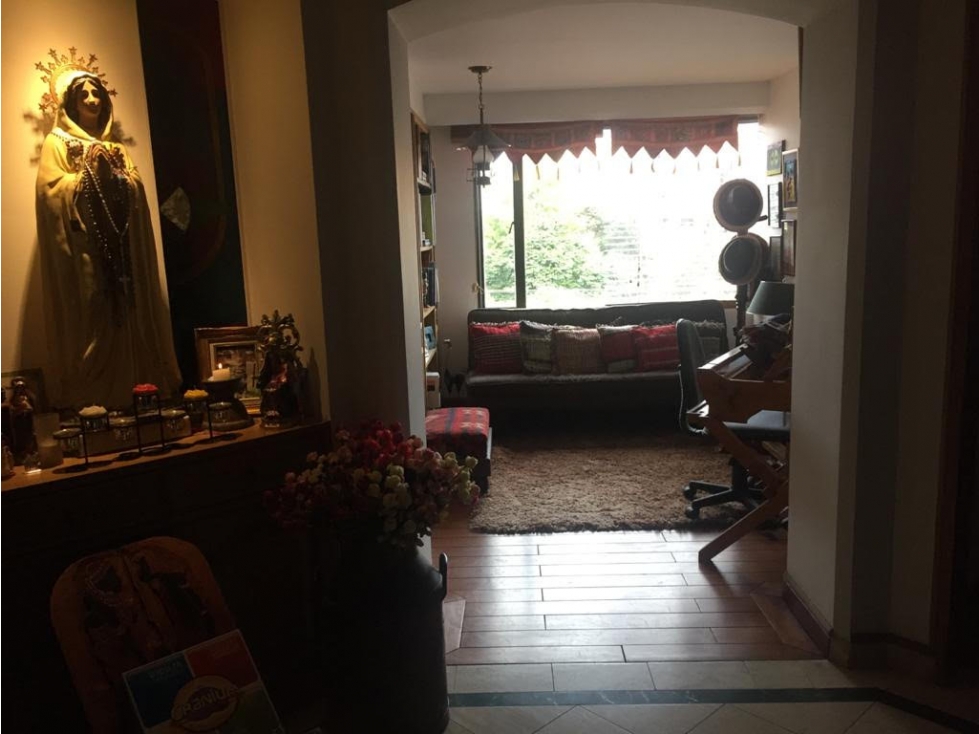 ARRENDAMOS  APARTAMENTO LA CAROLINA 215 MTS   4 GARAJES