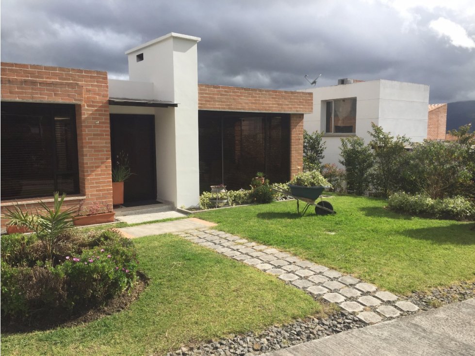 Casa se vende EN LA ESTANCIA, pasto