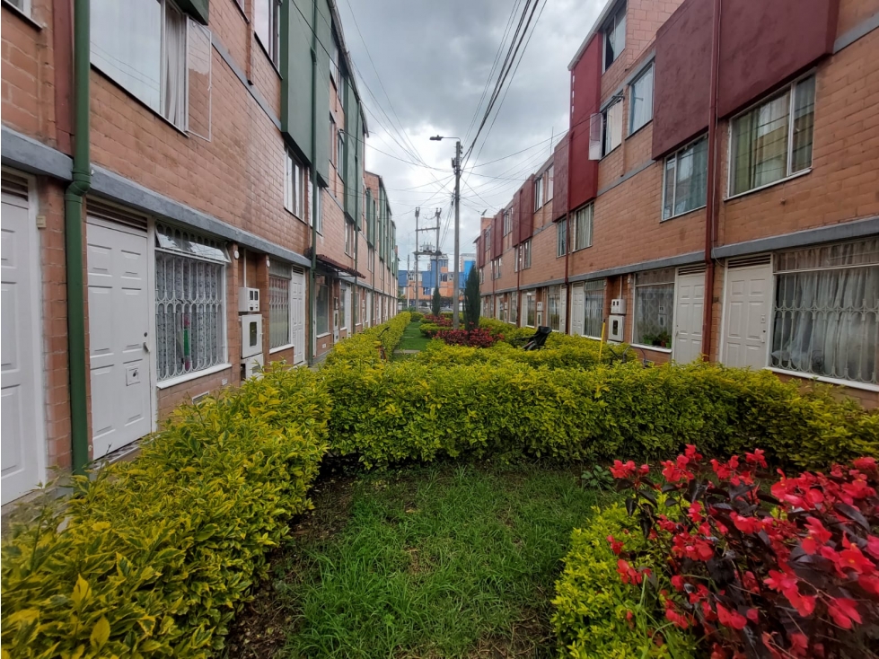 VENDO HERMOSA CASA ALAMEDA DEL PORTAL BOSA