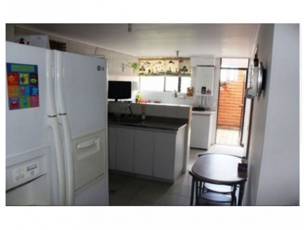 SE ARRIENDA CÓMODO APARTAMENTO EN POBLADO - SANTAFE